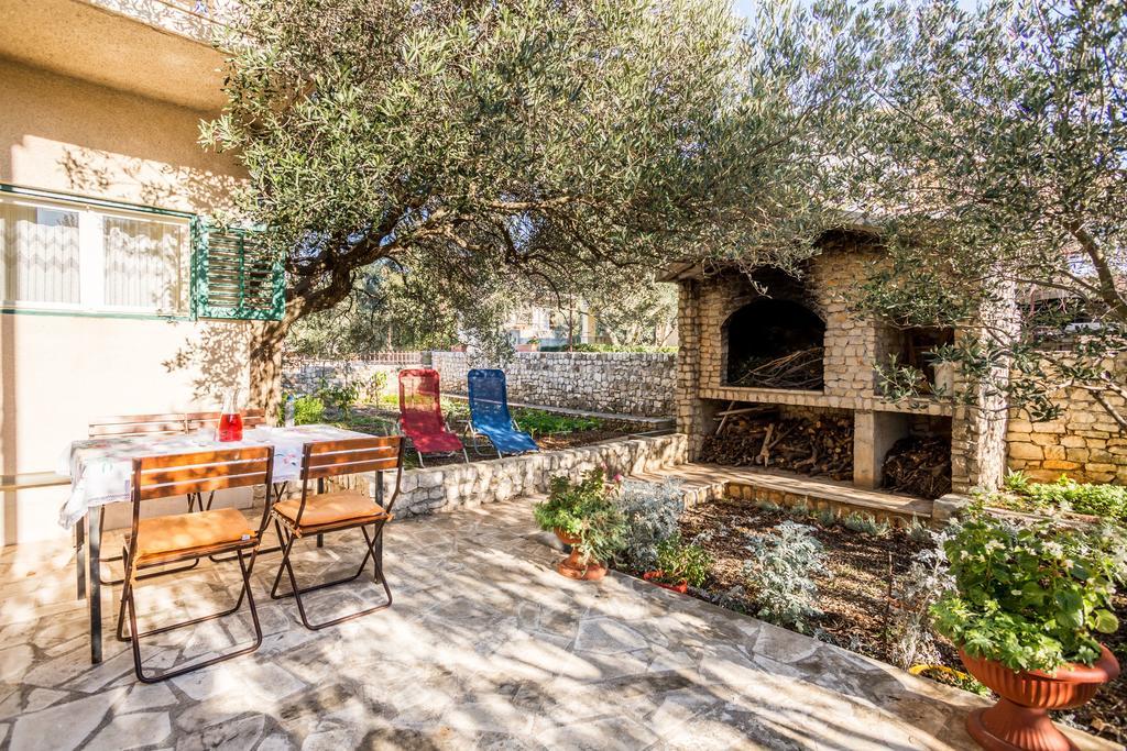 Vinišće Apartment Srecko מראה חיצוני תמונה