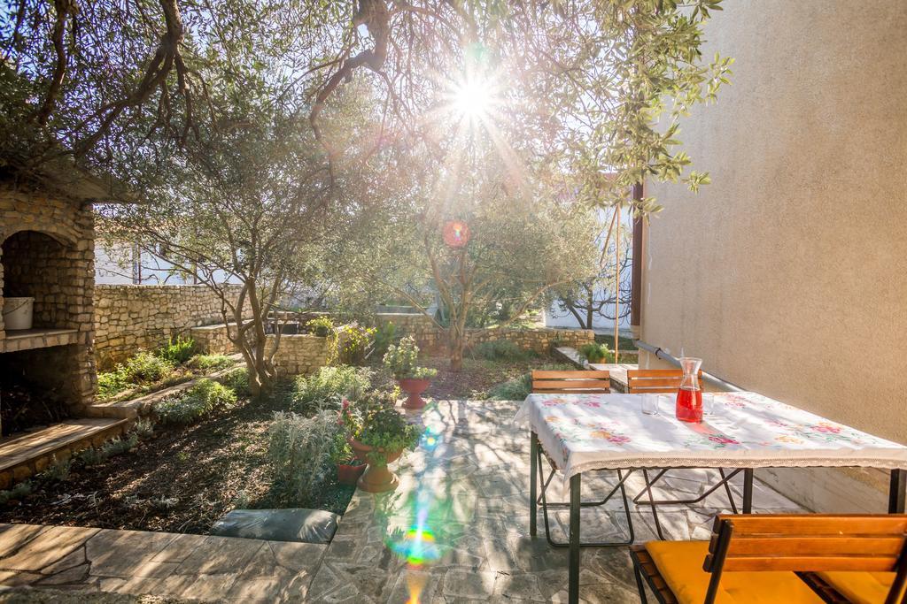 Vinišće Apartment Srecko מראה חיצוני תמונה